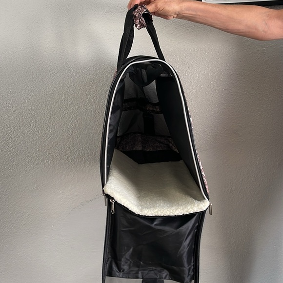 Jessica Simpson medium dog carrier. Never used! My loss is your gain! - Picture 3 of 5
